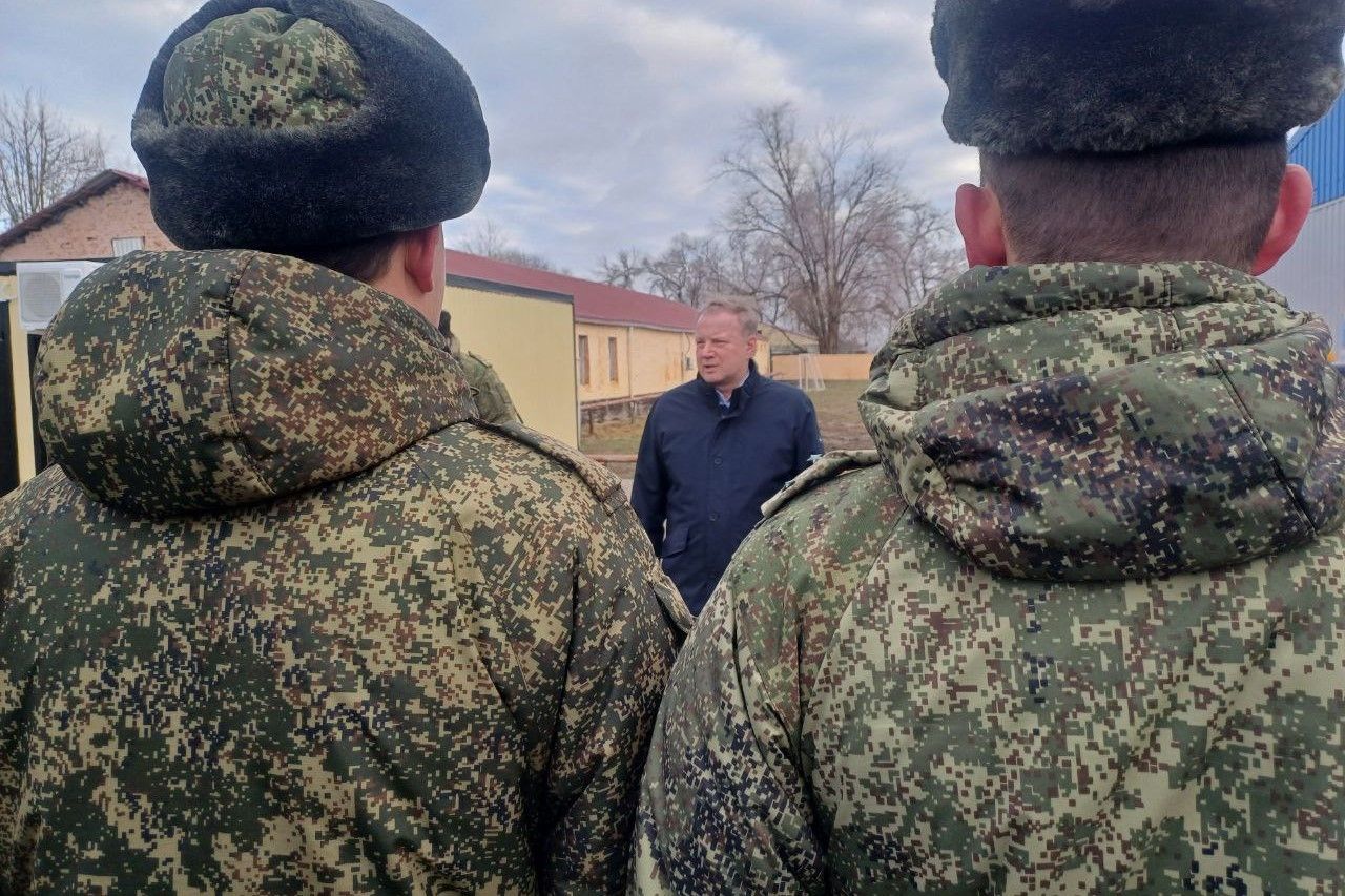 Донским военнослужащим переданы мобильные блок-контейнеры для проживания личного состава