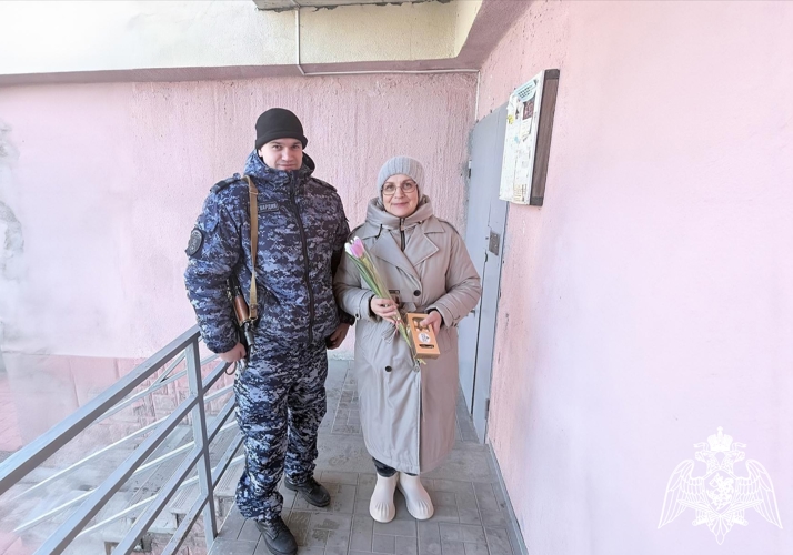 В Белгородской области росгвардейцы поздравили матерей и вдов погибших коллег с 8 марта
