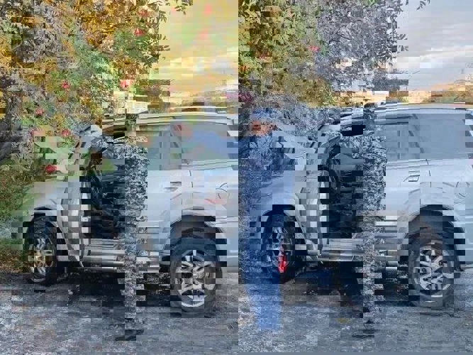 Сотрудники Росгвардии потушили загоревшийся автомобиль в Североморске