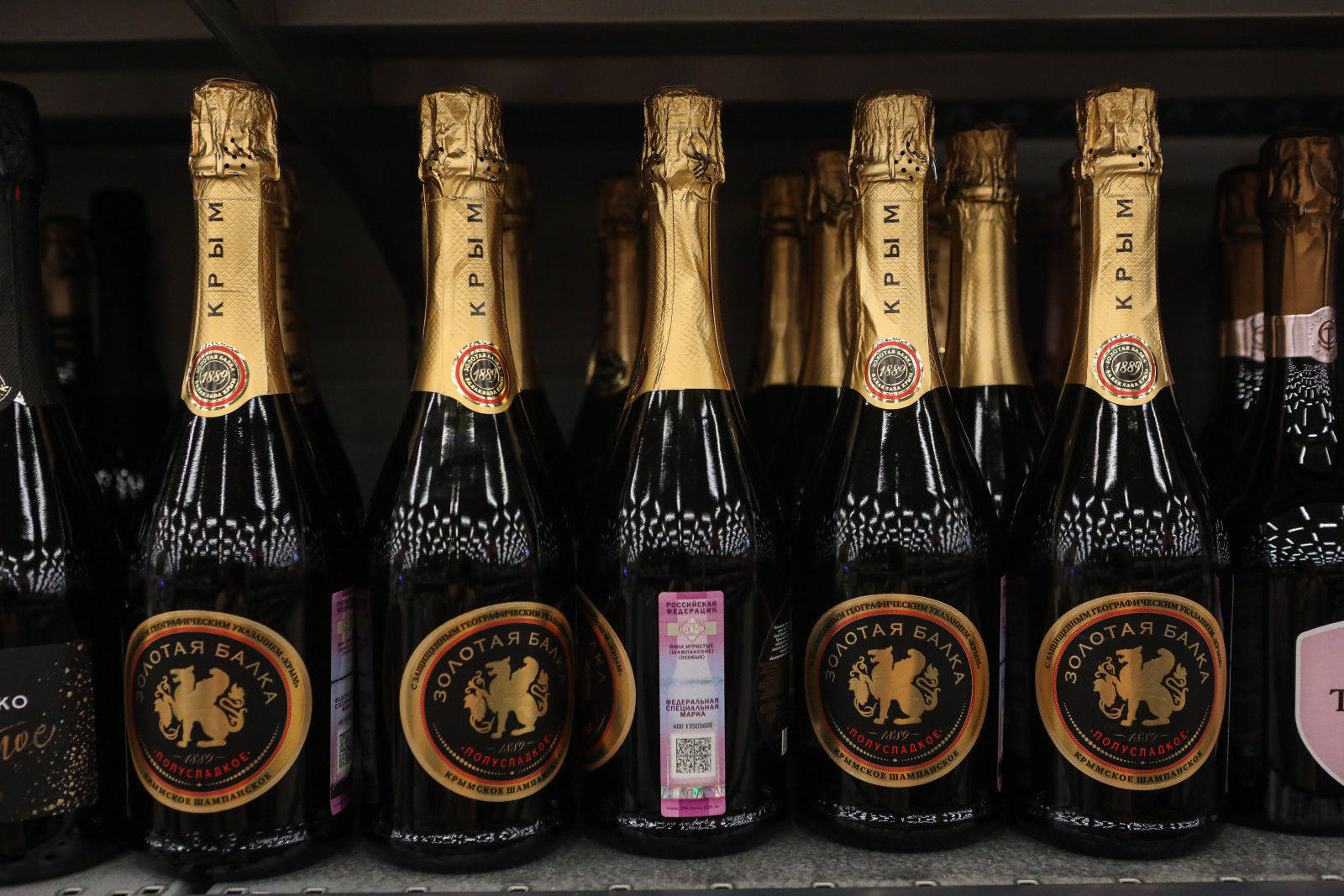 бутылка хорошего шампанского. шампанское 19 века. шампанское алкогольное. интересные факты про шампанское. южная столица шампанское.