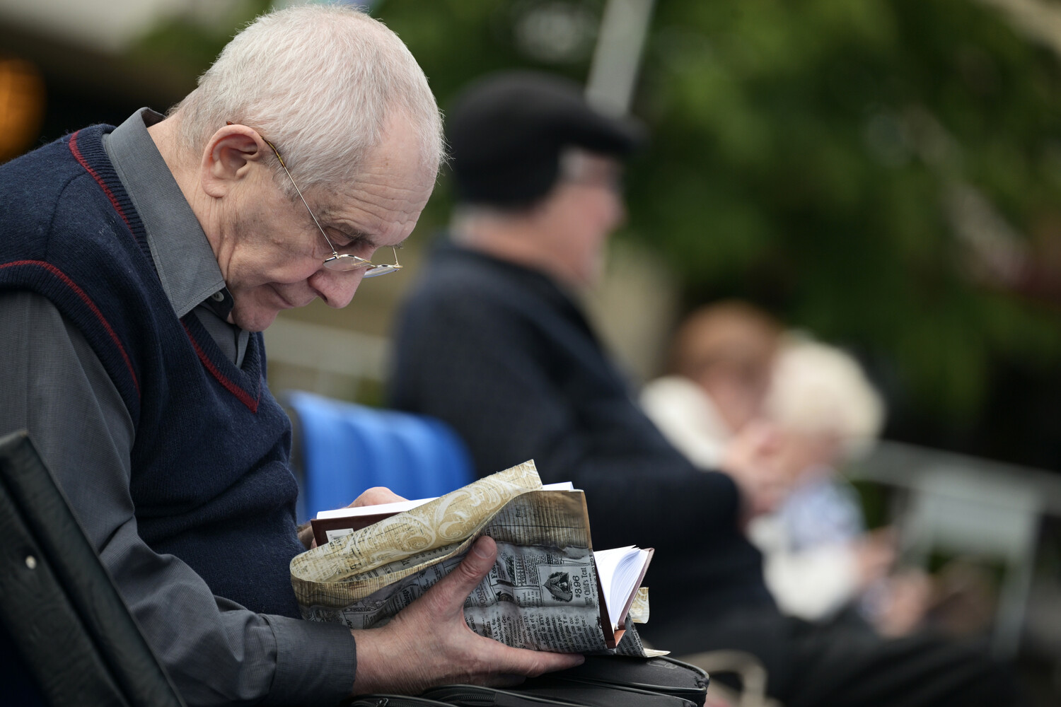 Пенсионер достигший 80 лет. Пенсионеры в России. Русские пенсионеры в Латвии. Россия уничтожает русских Стариков. Дзен новости пенсионер.