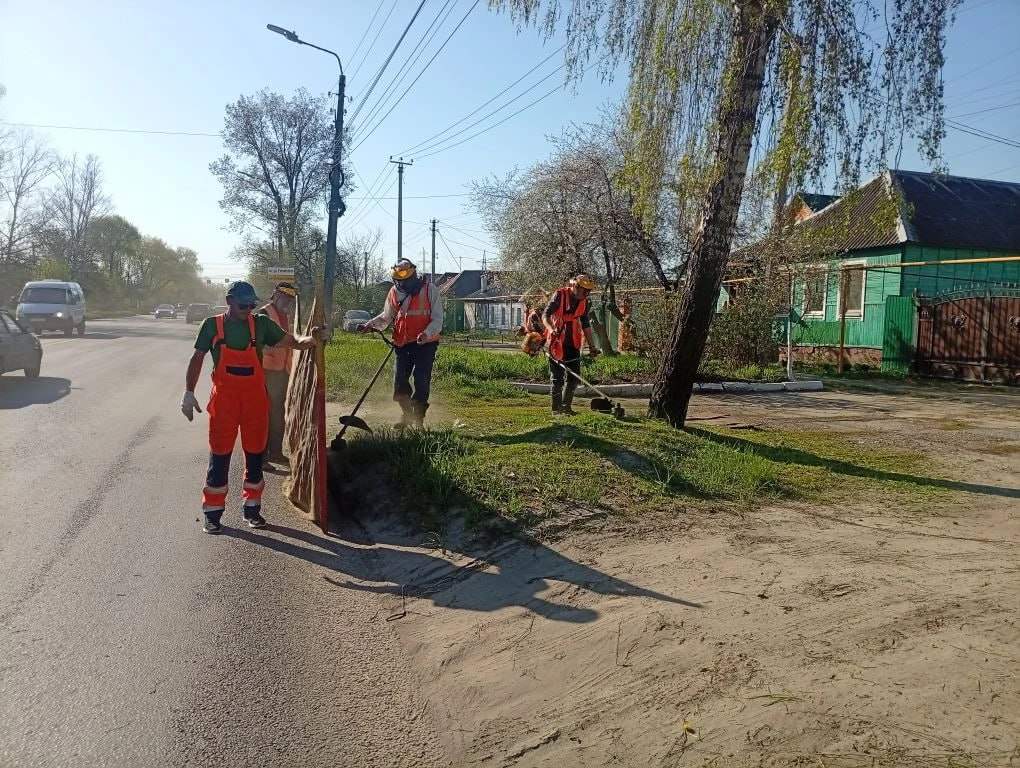 Коммунальные службы продолжают уборку улиц Курска
