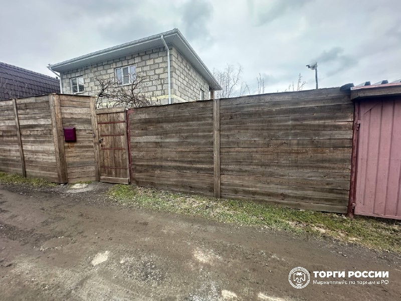 В Ростове продают участок с двухэтажным самозастроем - фото 1