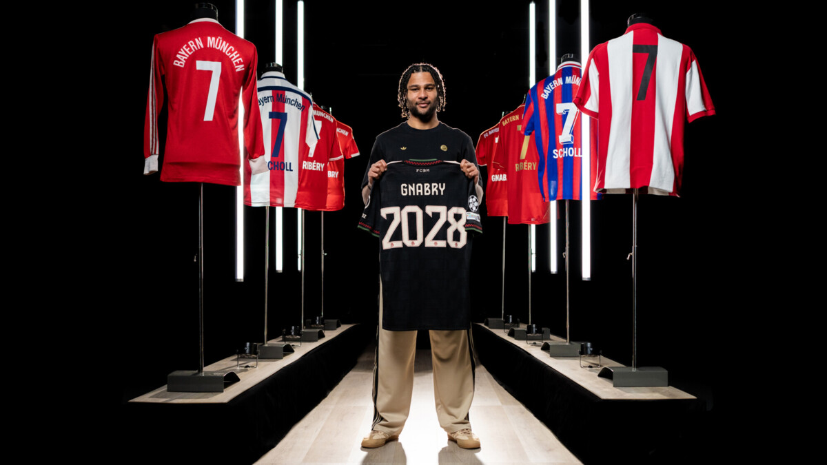 «Бавария» продлила контракт с форвардом Гнабри до 2028 года