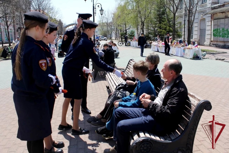 В Приморье юные росгвардейцы приняли участие в акции «Георгиевская ленточка»