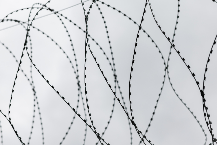 «Когда у нас в СИЗО садится человек, который 7 раз по 500 рублей перечислял донаты экстремистам и потом он проводит полгода в заключении, а затем получает штраф в 350 тысяч рублей, — это нормально?»