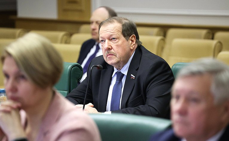 Александр Русаков