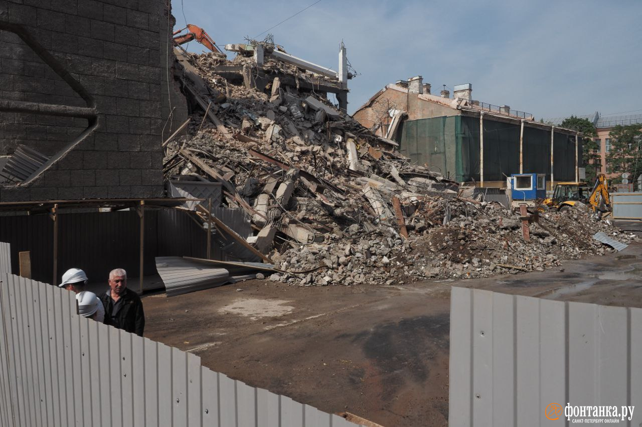 Разрушение скк в санкт петербурге. Обрушение скк в санкт петербурге. Разрушенный скк питер. Обрушение амфитеатра в фиденах. Скк питер рухнула крыша.