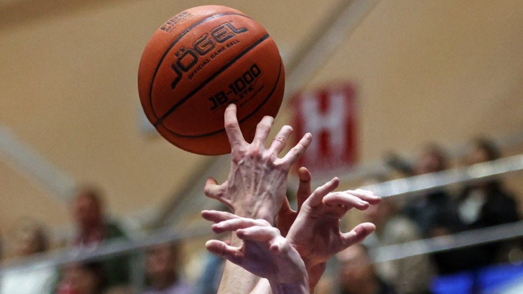 Баскетболисты «Барнаула» проиграли во Владивостоке с разницей в одно очко Фото №1