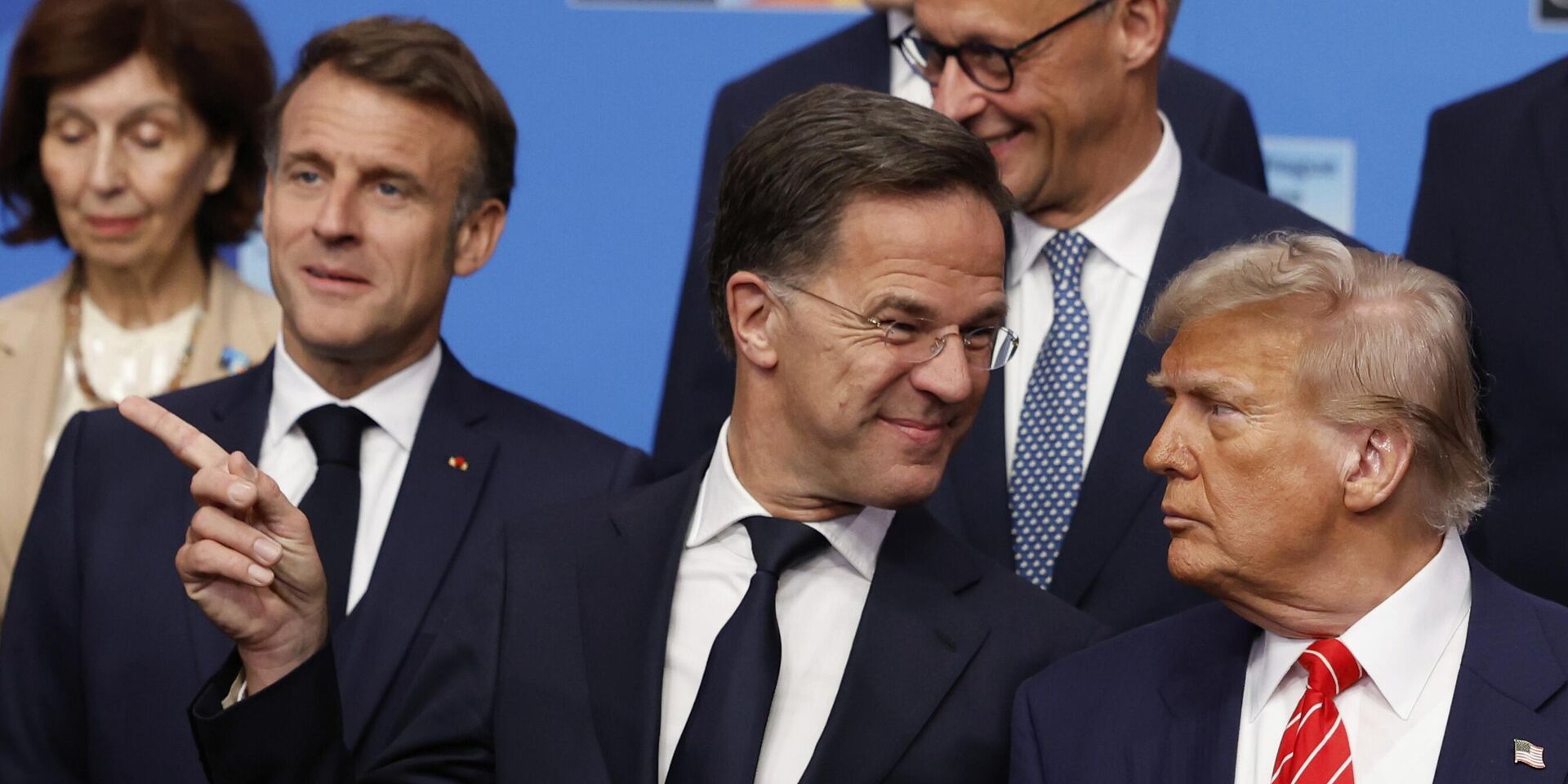 Президент Дональд Трамп и генеральный секретарь НАТО Марк Рютте во время групповой фотографии глав государств и правительств стран НАТО на саммите НАТО в Гааге, Нидерланды, 25 июня 2025 года - ИноСМИ, 1920, 26.09.2025