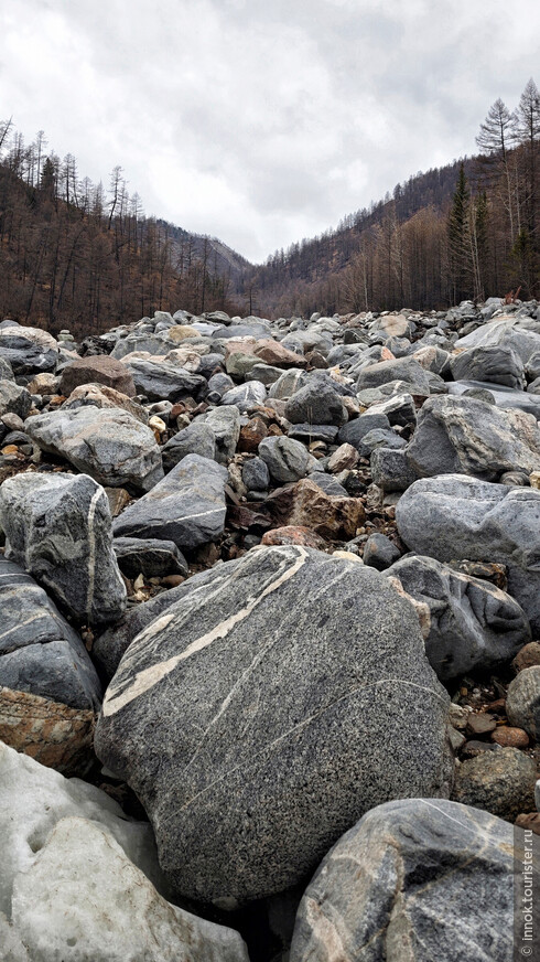 Много камней!