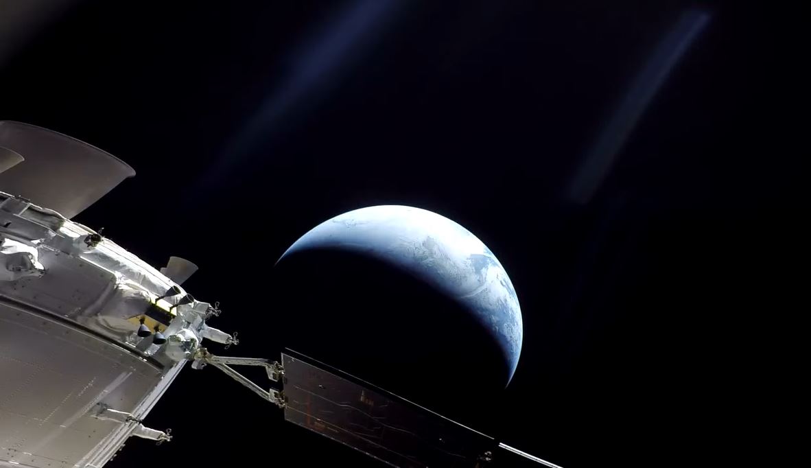 Затмение NASA. Космический корабль NASA. Лунное затмение с Луны. Лунная Орбита. Облет вокруг луны