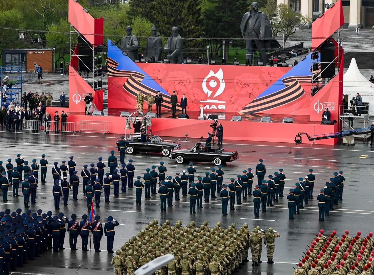 Фото Марш в вечернем городе: в Новосибирске прошла репетиция парада ко Дню Победы 14