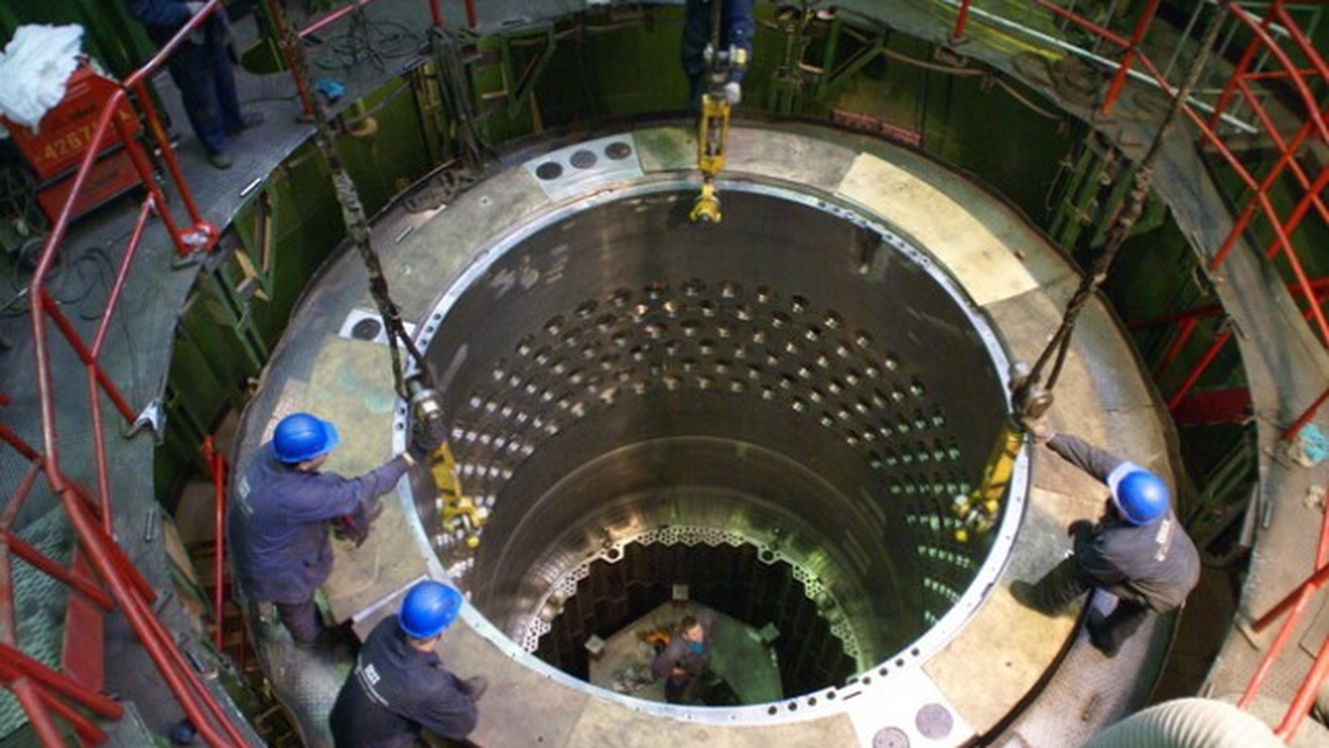 Атомный реактор a4w. Ввэр 1200 - самый мощный реактор. Китайский токамак east. Как выглядит реактор. Свечение вавилова черенкова рбмк.