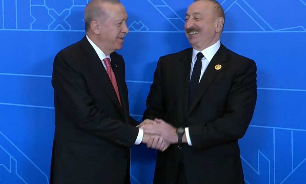 Эрдоган прилетел к «брату» Алиеву «урегулировать вопрос с Россией». Чем может обернуться сотрудничество Турции, Азербайджана и ряда среднеазиатских республик? 