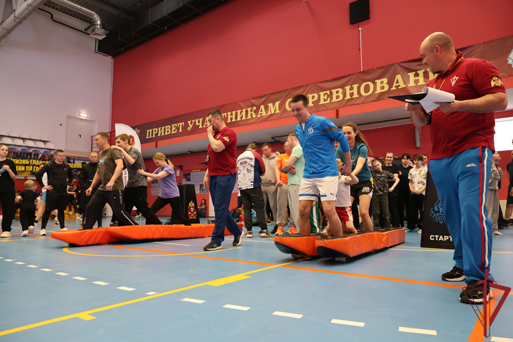 Росгвардия провела семейный спортивный праздник в Москве (видео)