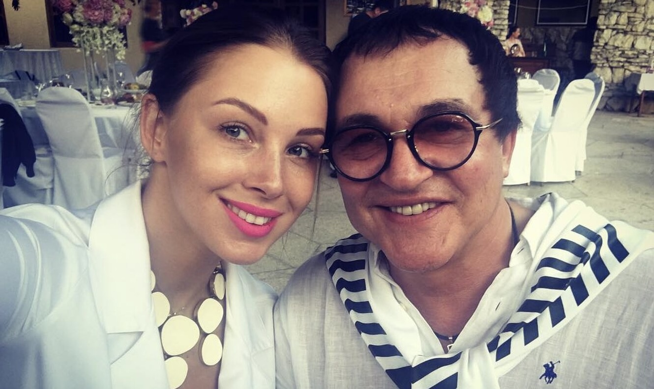 «Со всех сторон рассмотрели»: Полина Диброва отреагировала на скандал с расстегнутой ширинкой бывшего мужа  