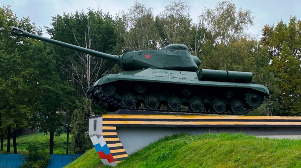В Стародубе чиновников обязали поставить на учет танк ИС-2