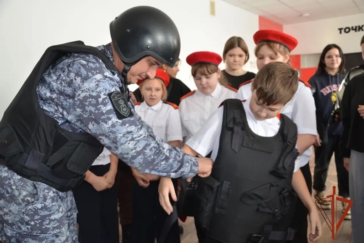 В Новосибирской области Росгвардия приняла участие в межрегиональном форуме военно-патриотических объединений 