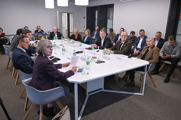 В этот раз речь шла о будущем транспортной системы Большой Казани, и прежде всего — новой дороги-дублере Оренбургского тракта