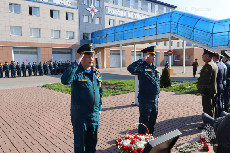 В День памяти сотрудников, погибших при исполнении служебного долга, традиционно почтили ульяновских огнеборцев
