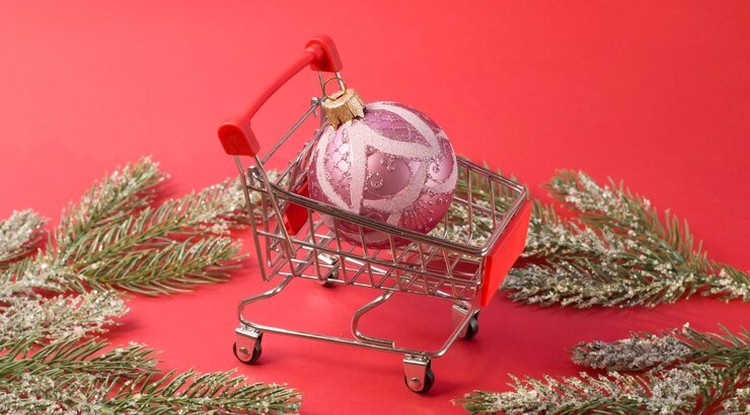 В ноябре белгородцы стали чаще покупать новогодние товары