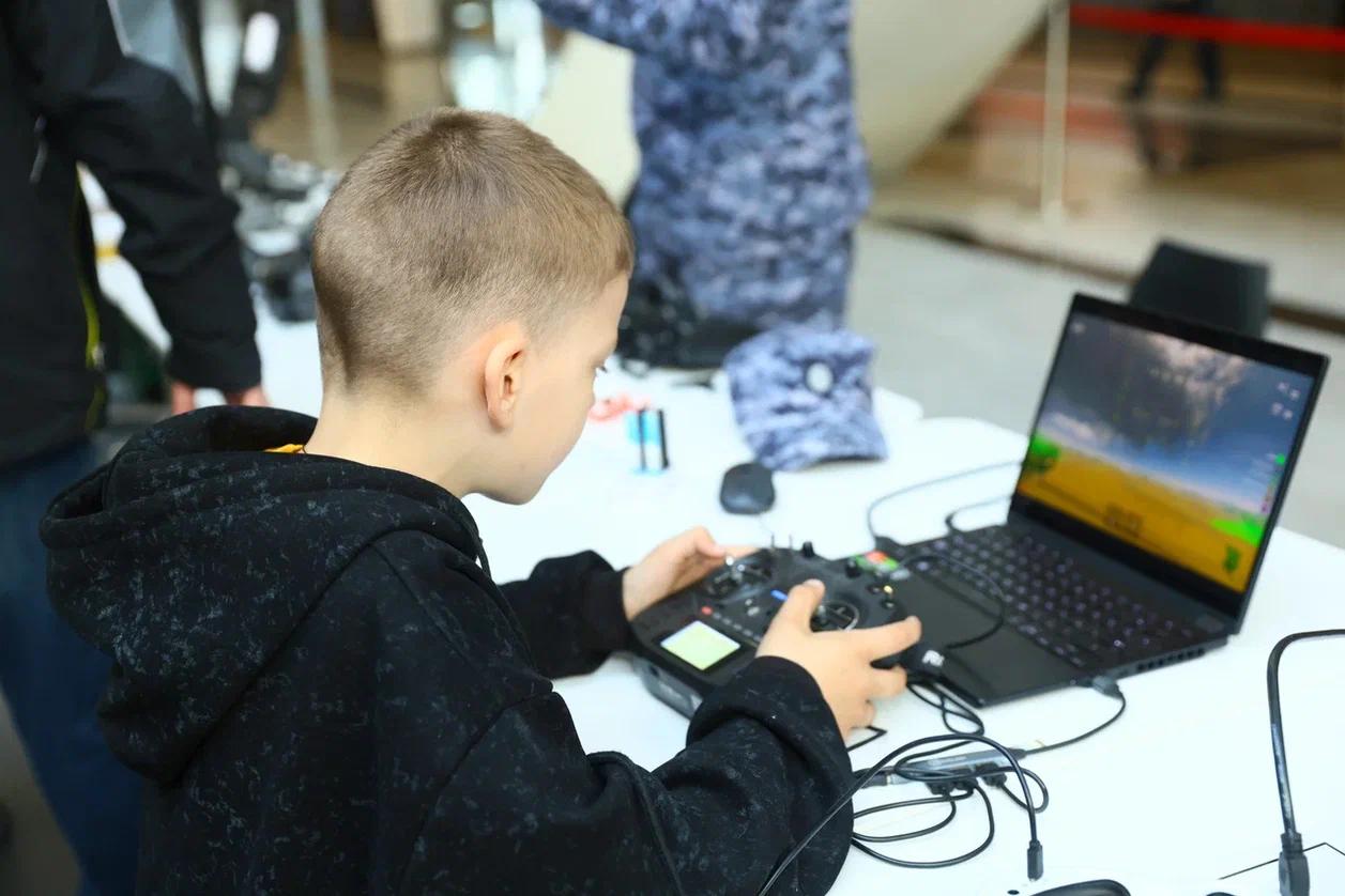 Фото Росгвардия на выставке в «Новосибирск Экспоцентр»: от зрелищных задержаний до профориентации молодежи 8