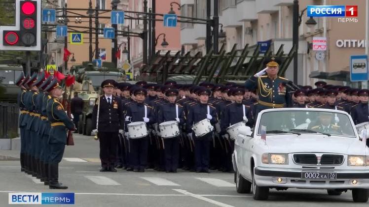 Репетиция парада пермь. Октябрьская площадь Пермь парад. Парад 9 мая Пермь. Техника на параде. Парад Победы 2023.