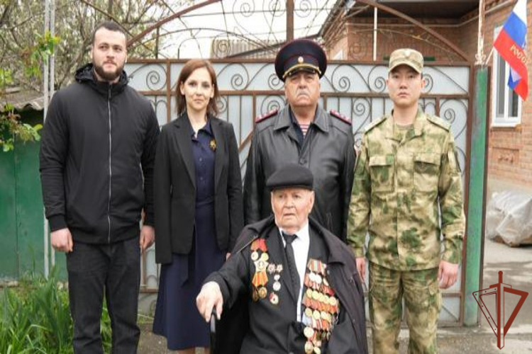 Росгвардейцы поучаствовали во всероссийской акции «Парад у дома ветерана» в Кабардино-Балкарии