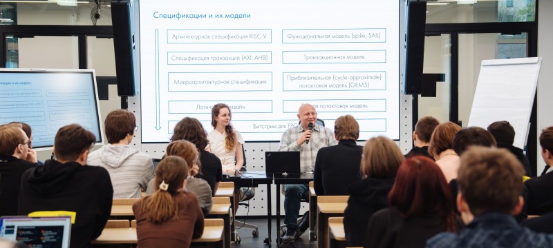 Миэтовцы представили инженерные проекты на «Дне лабораторий YADRO»