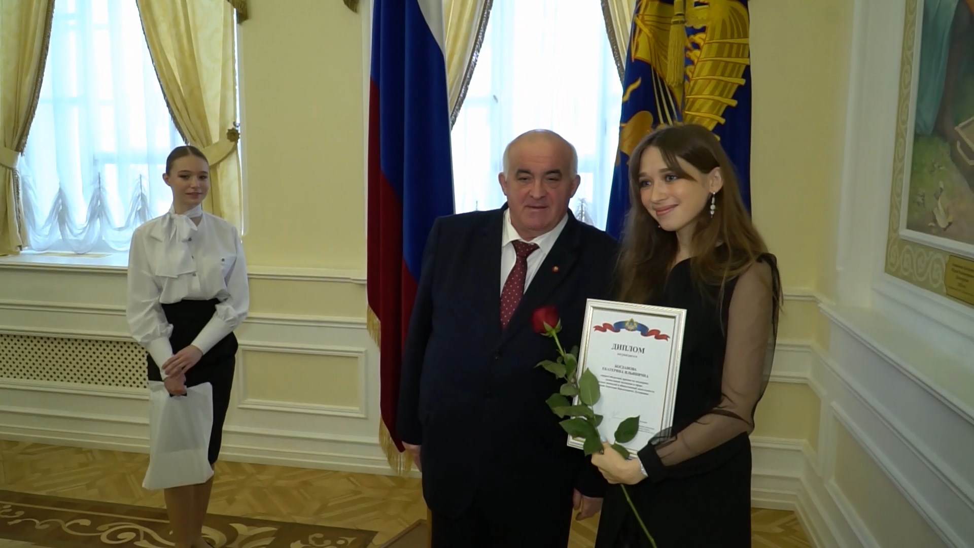 Премии губернатора талантливой молодежи. Молодежь еао. Премия губернатора. Премии губернатора талантливой молодежи. Успешная молодежь.