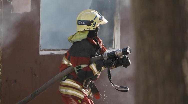 В Белгороде пожарные спасли 70-летнего мужчину из горящей летней кухни