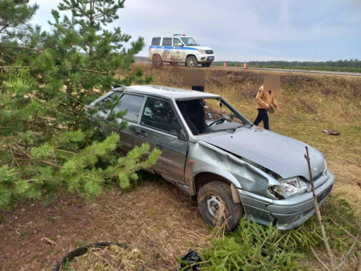 Во Владимирской области отечественный автомобиль перевернулся в кювете