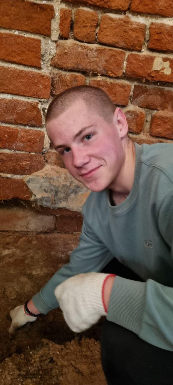 Добровольцы помогают «Белому Ирису» сохранять хрупкую старину