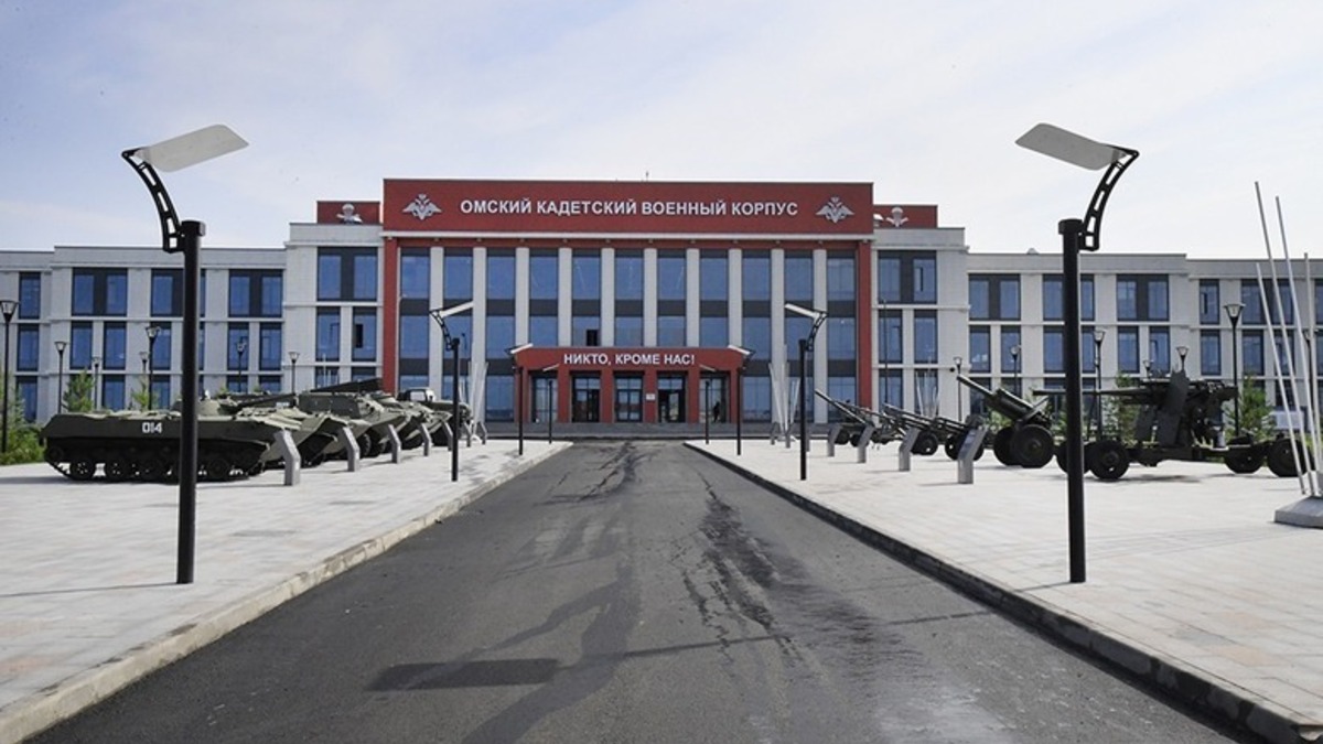 омский военный кадетский корпус здание. кадетский корпус омск. здание кадетского корпуса омск. нов кор. лечебный корпус морозовской больницы.