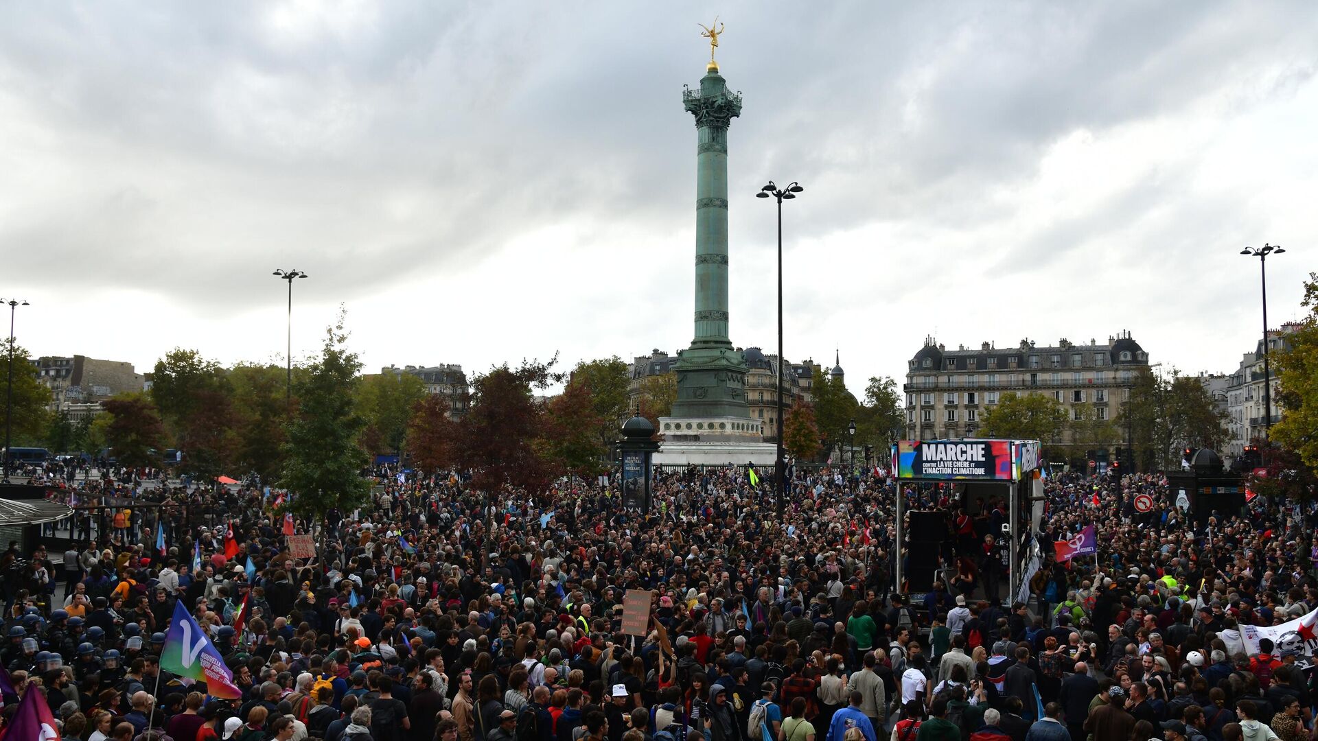 митинги в париже