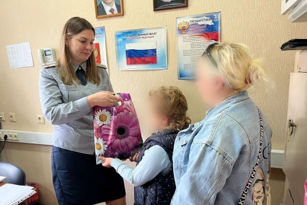 Сотрудники УИИ УФСИН России по Костромской области присоединились к акции «Идем в школу»