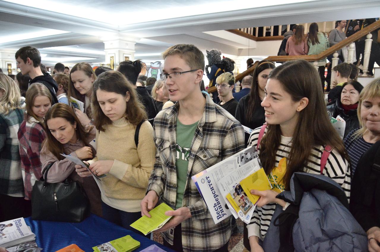 Поступить институт новосибирск. Мероприятие в вузе. Поступление в вуз в 2023. День открытых дверей в университете. День открытых дверей для студентов.