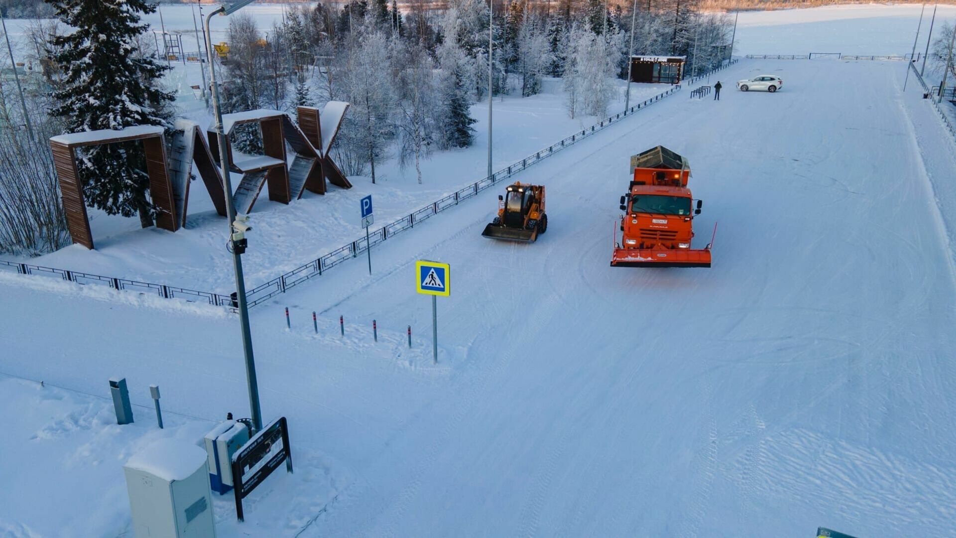Снег на ямале. Машина под снегом. Магадан выпал снег. Снег. Снегопад в магадане.