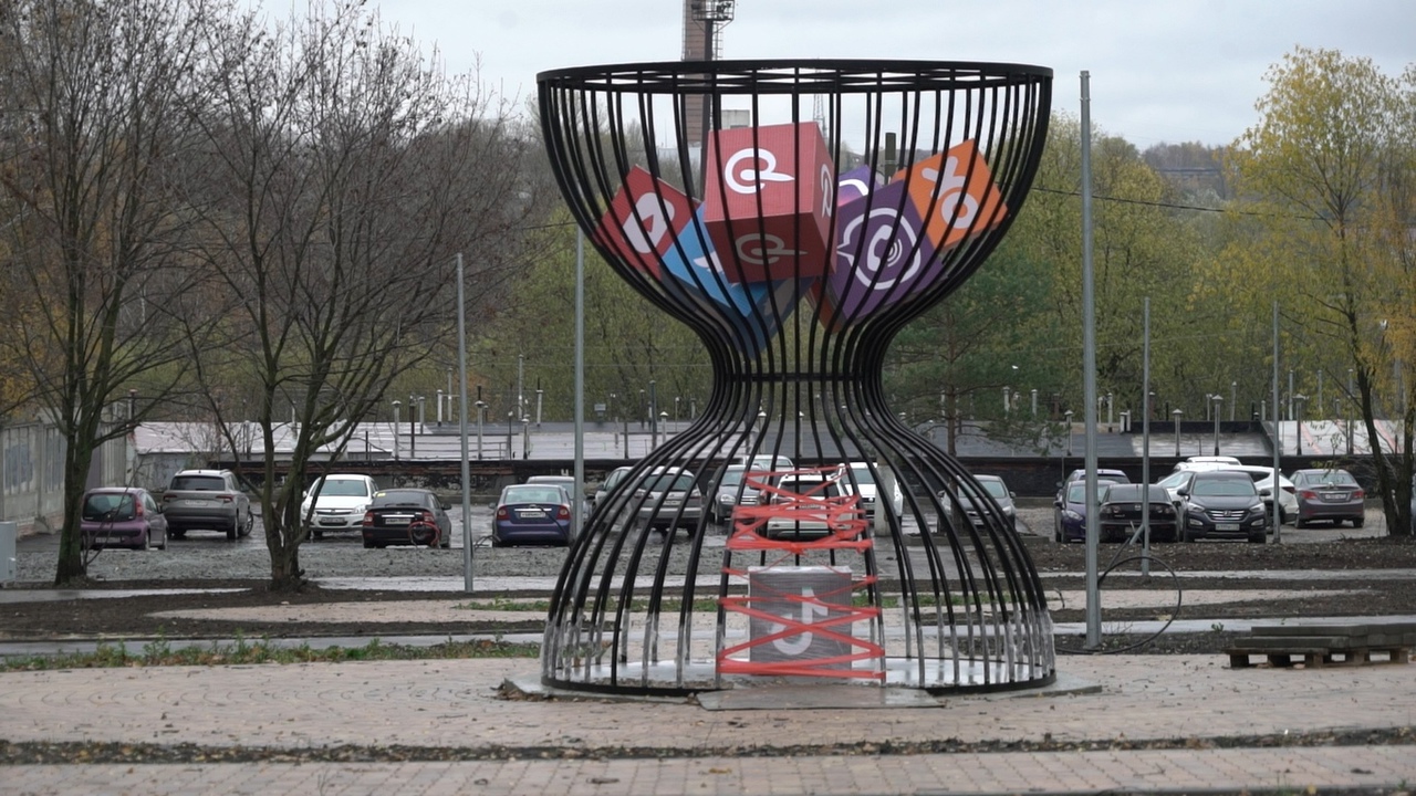 Памятник укрощение блохи в туле. Арт объект молодежного бульвара тула. Арт объект тулы. Тула (город). Арт объект тульская книга.