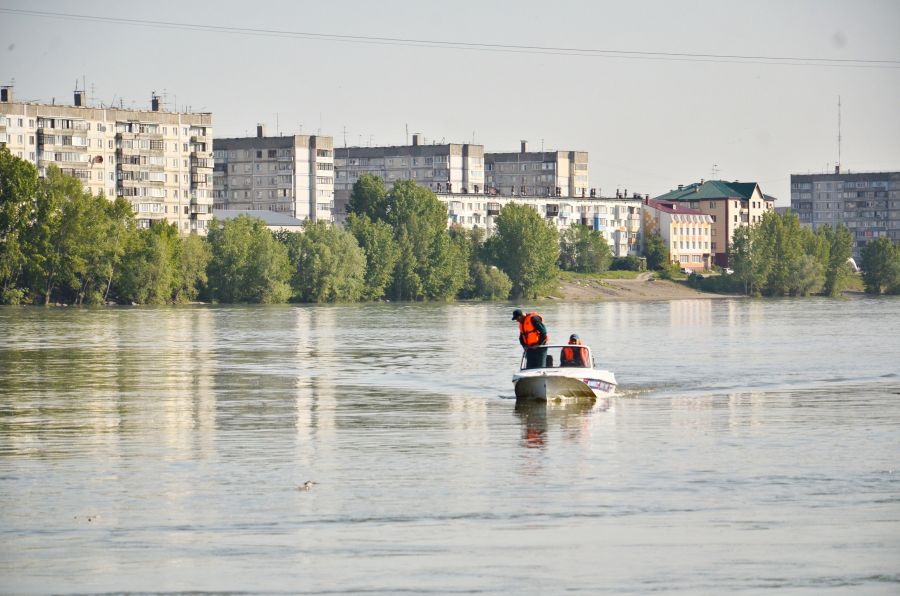 Спасатели на воде.