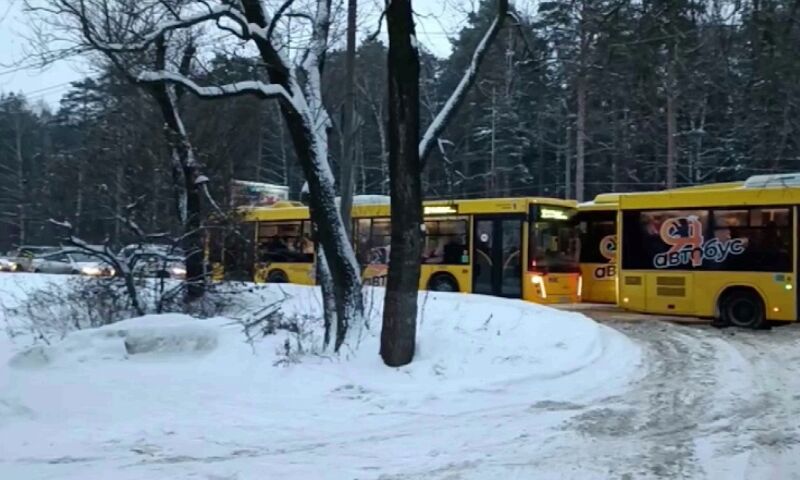 Ярославль накрыл ледяной дождь: на основных магистралях города образовались пробки