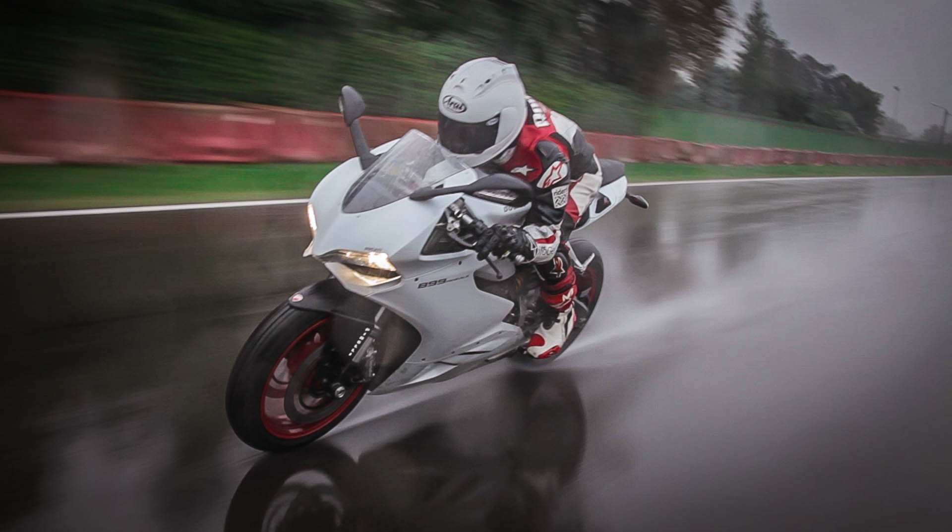 Дерзкий побег: украинец на мотоцикле попытался прорваться в Румынию (ВИДЕО)