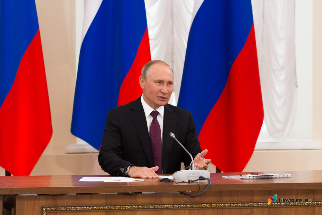 Путин наградил трех кировских педагогов и медика