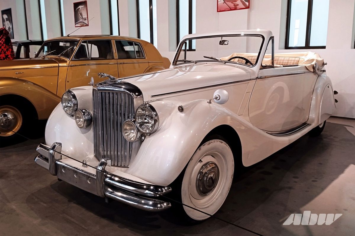 Стиль, мода и ретроавтомобили музея в испанской Малаге: часть вторая