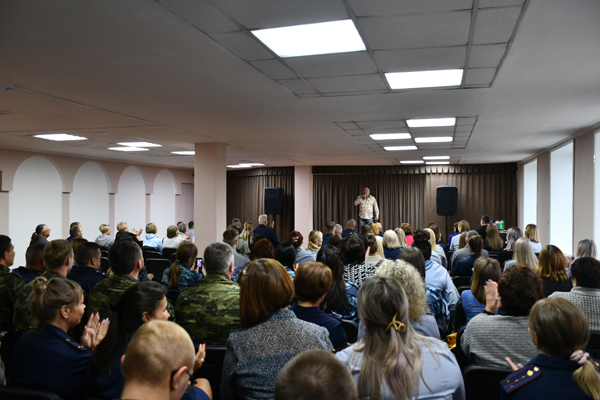 Сотрудники УФСИН России по Амурской области встретились с участниками 21-го Российского фестиваля театра и кино “Амурская осень”