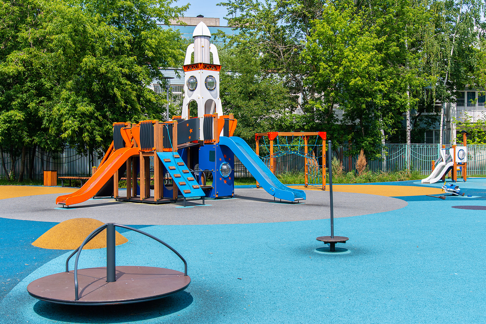 фестиваль ласточка артоъекты. стать площадкой. площадки для проведения игр в парке. настольный футбол на летнем фестивале. бабушкинская медведково парк.