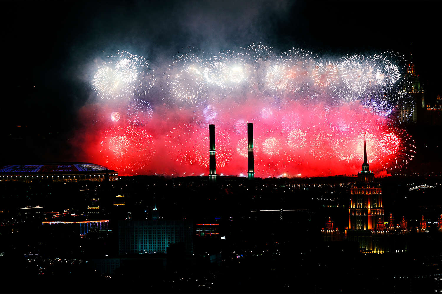 Салют москва 9 мая во сколько сегодня. Салют Победы 2022 Москва. Салют день Победы Москва 2022. Парад Победы салют Москва 2022. Салют парк Победы 2022.