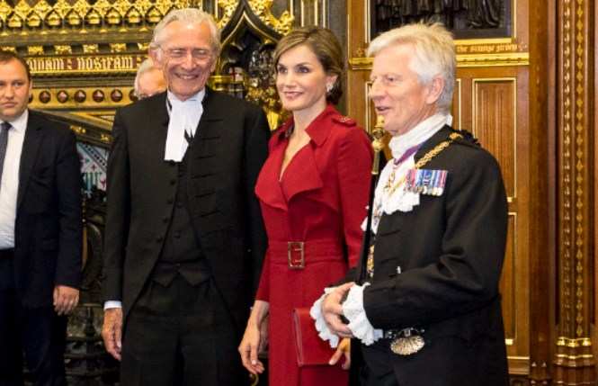 Королева Испании Летиция в «русской» тиаре посетила гала-ужин в Амстердаме
