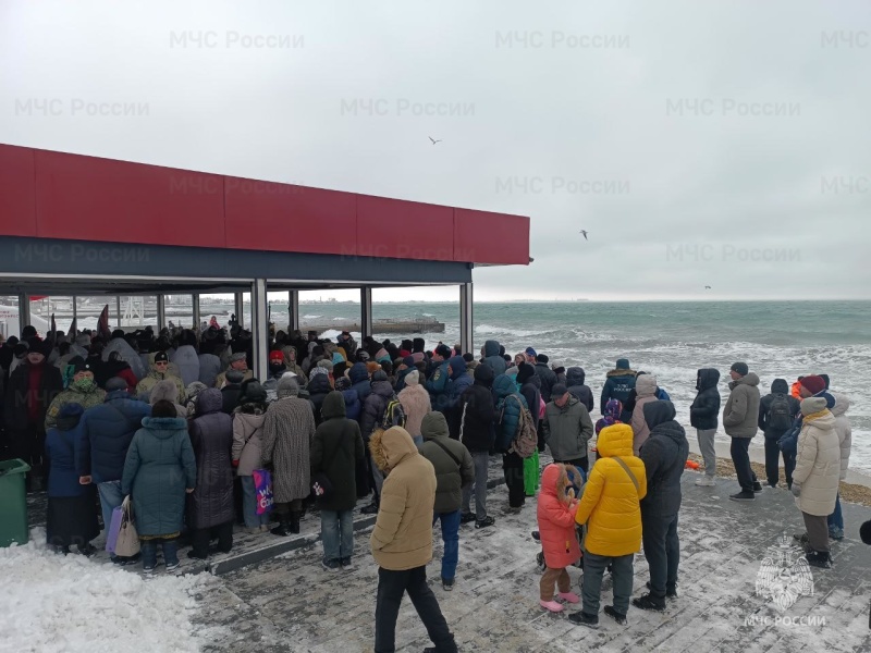 Крымские спасатели обеспечили безопасность во время крещенских кyпаний